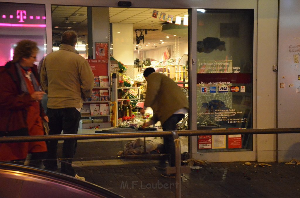 Feuer2Y Koeln Ehrenfeld Venloerstr P220.JPG
